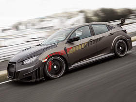 Seitenansicht Mugen Civic Type R Concept auf Rennstrecke