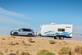 Neuer Honda Passport mit Wohnwagen 