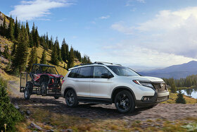 Neuer Honda Passport mit Anhänger