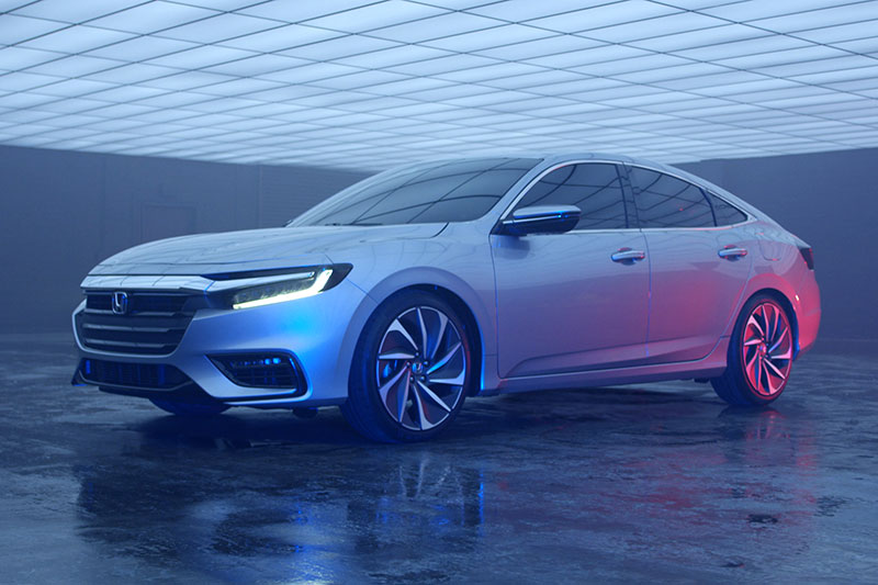 Seitliche Frontansicht des neuen Honda Insight