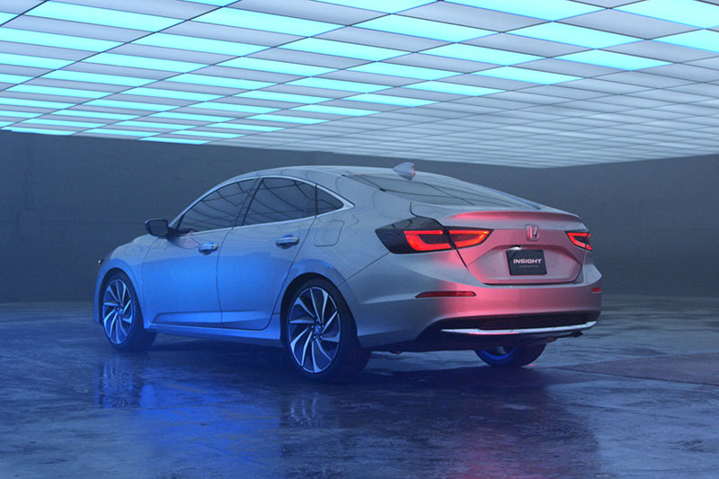 Seitliche Heckansicht des neuen Honda Insight