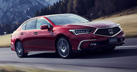 Vorderansicht des neuen Honda Legend in Rot