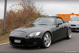 Schwarzer S2000 AP1 mit Barracuda-Felgen beim Ace Cafe