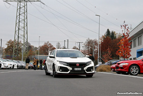 Weisser Honda Civic Type R FK8 beim Ace Cafe