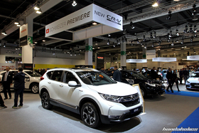 Neuer Honda CR-V Hybrid in weiss an der Auto Zürich
