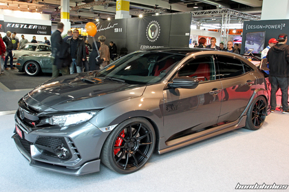Grauer Honda Civic Type R FK8 Edition Schmid auf SSR Felgen an der Auto Zürich