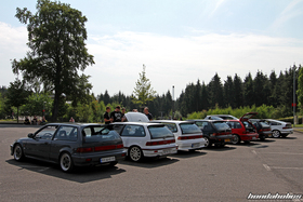 Heckansicht einer Gruppe von Honda Civic EE9 und CRX EE8 am EE-Meeting