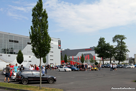 Eine Gruppe von Honda Civic EE9 und CRX EE8 positioniert sich in der Mitte