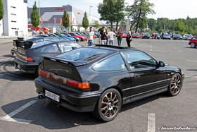 Heckansicht zweier schwarzer Honda CRX EE8 am EE-Meeting