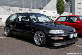 Seitenansicht Schwarzer Honda Civic EE9 am EE-Meeting