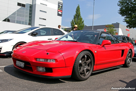 Seitliche Vorderansicht eines roten Honda NSX NA1 am EE-Meeting