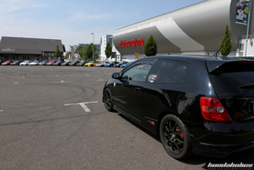 Schwarzer Honda Civic Type R EP3 am EE-Meeting