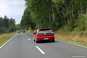 Roter Honda Civic EE9 Turbo beschleunigt in der Eifel 