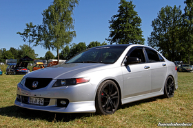Silberner Honda Accord CL9 am Hondapower-Treffen