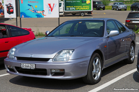 Grauer Honda Prelude BB8 an der Honda-Ausfahrt