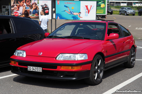 Roter Honda CRX EE8 auf Rays Felgen