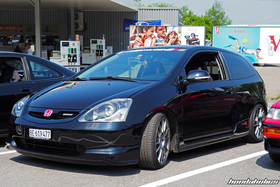 Schwarzer Honda Civic EP3 mit OZ Ultraleggera