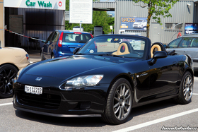Schwarzer Schwarzer Honda S2000 AP1 mit hellbraunen Sitzen auf OZ Superleggera