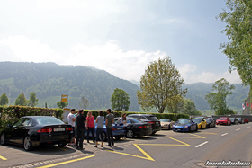 Gruppe von Hondas aufgereiht am Sihlsee
