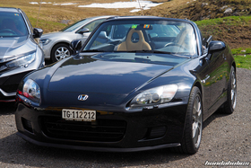 Vorderansicht eines schwarzen S2000 AP1 auf OZ Ultraleggera Felgen