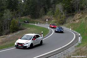 Weisser Civic Type R FK2R während der Fahrt
