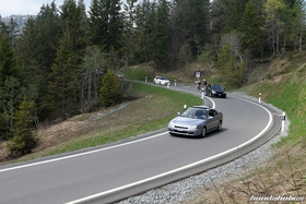 Silberner Honda Prelude BB8 auf einer Passstrasse