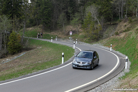Grauer Civic Type R EP3 auf der Passfahrt