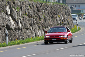 Roter Honda CRX EE8 auf der Landstrasse