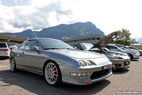 Hellgrauer Integra Type R DC2 mit Tein Fahrwerk