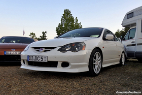 Weisser Honda Integra Type R DC5 am Reisbrennen