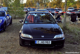 Schwarzer Civic EG5 von vorne