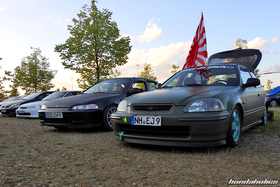 Grüner Honda Civic EK4 neben schwarzem EG9