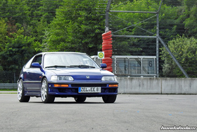 Blauer Honda CRX EE8 von vorne
