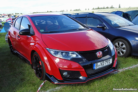 Roter Civic Type R FK2R neben Honda Accord