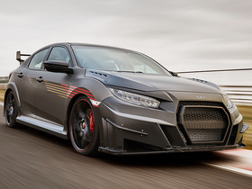 Ansicht Vorne Links Mugen Civic Type R Concept auf Rennstrecke