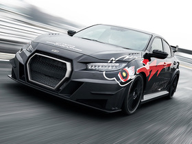 Tiefe Frontansicht Mugen Civic Type R Concept auf Rennstrecke