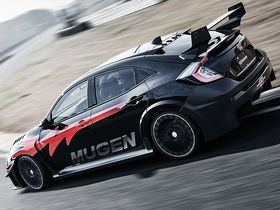 Mugen Civic Type R Concept von Hinten Oben auf Rennstrecke